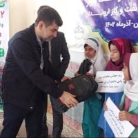 توزیع بسته های نوشت افزار توسط شركت نفت و گاز اروندان بین دانش آموزان شهر دارخوین