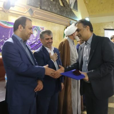 تجلیل از مدیر شرکت ملی پخش فرآورده های نفتی منطقه آبادان به عنوان مدیر نمونه بسیجی