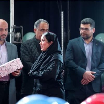تقدير از مرضيه بهبهاني قهرمان مسابقات تنيس خاکي وزارت نفت